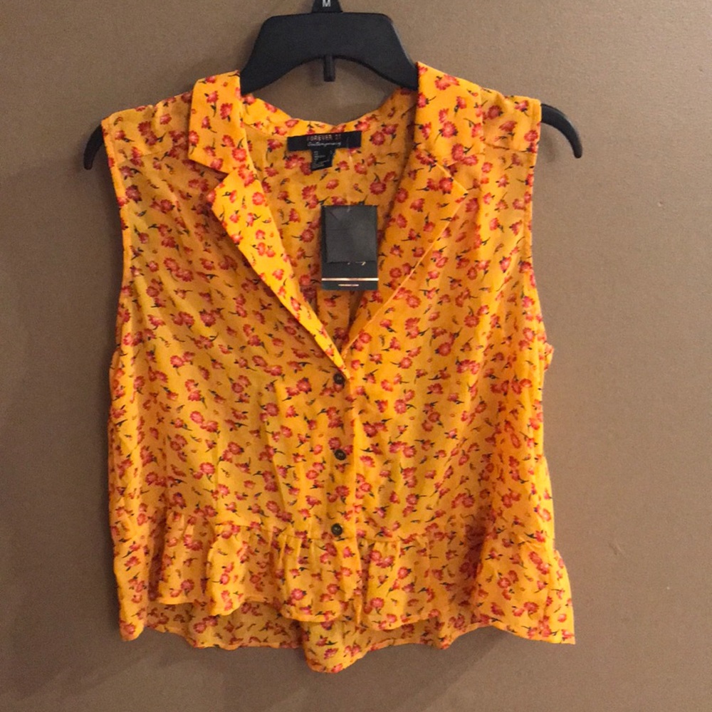 🆕Forever 21 semi-crop top🆕